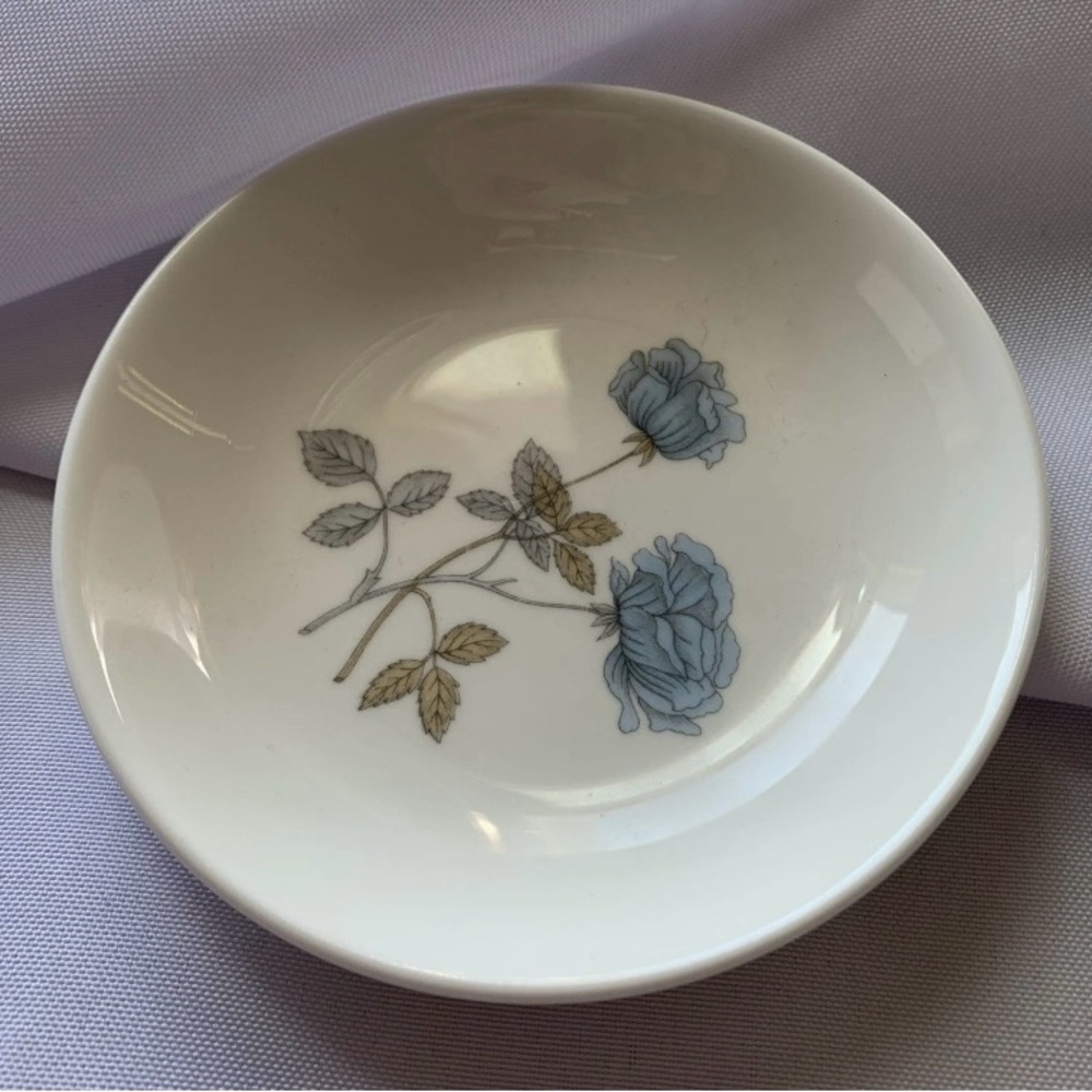 Wedgwood England Ice Rose Floral Bone China NIB 3 7/8” Round Butter Dish - Picture 2 of 4